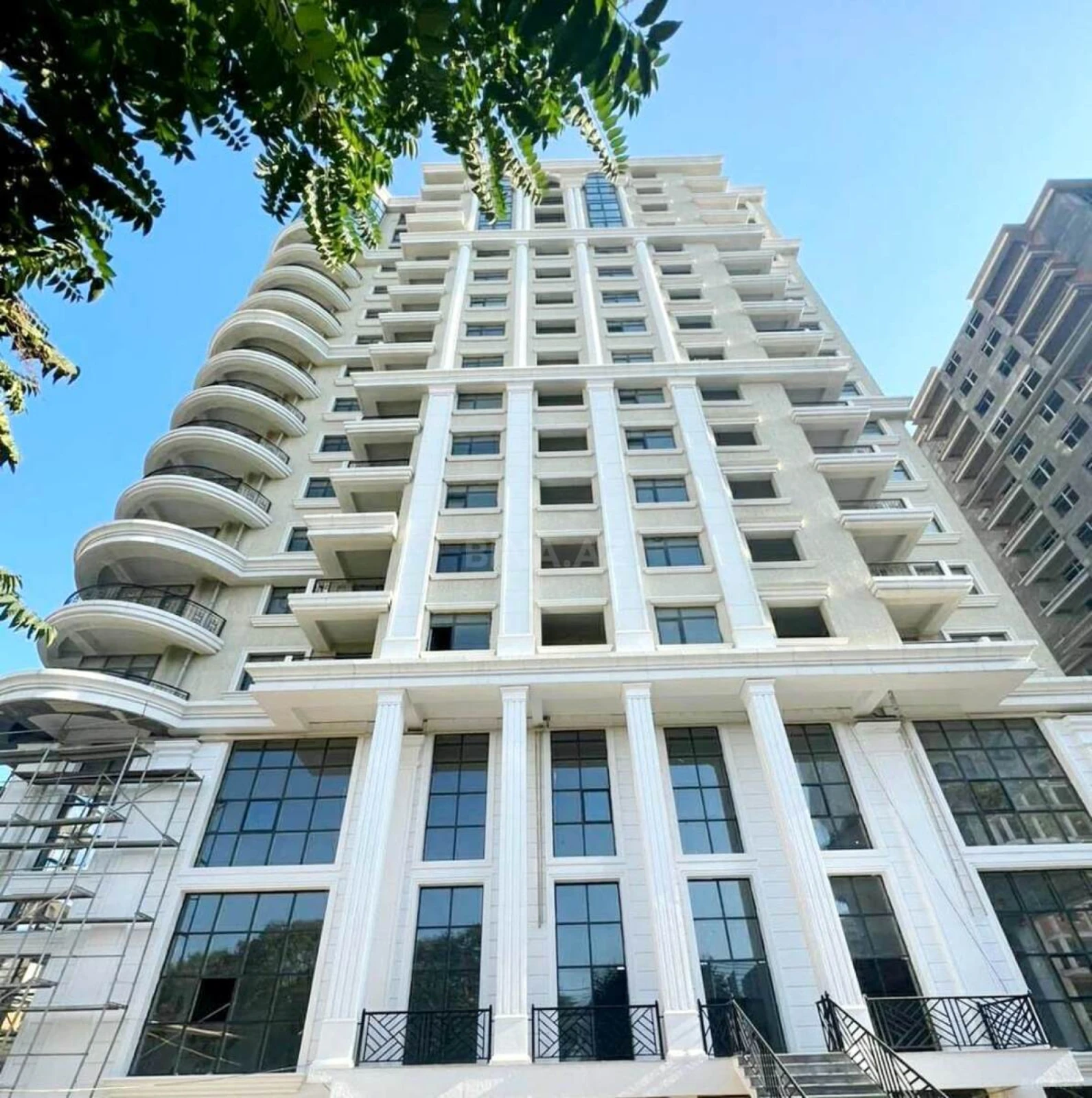 Satılır 3 otaqlı mənzil 145 m²