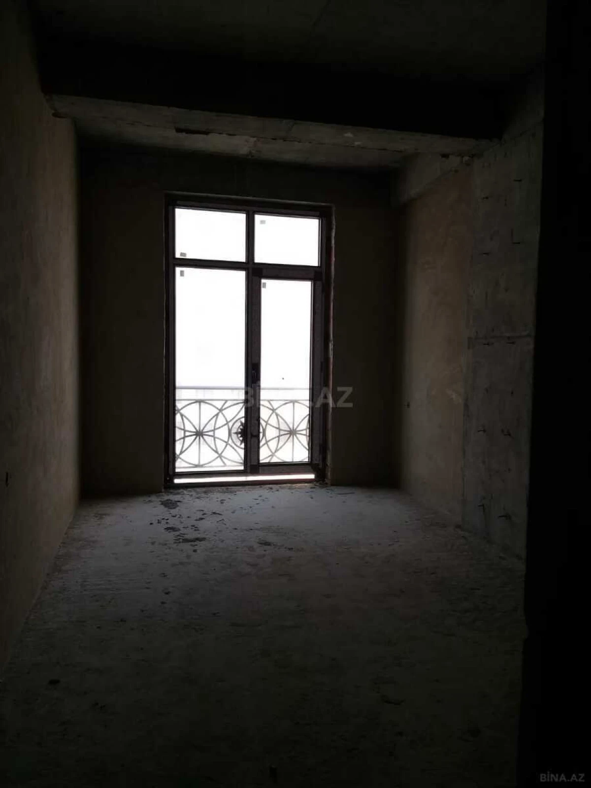 Satılır 3 otaqlı mənzil 145 m²