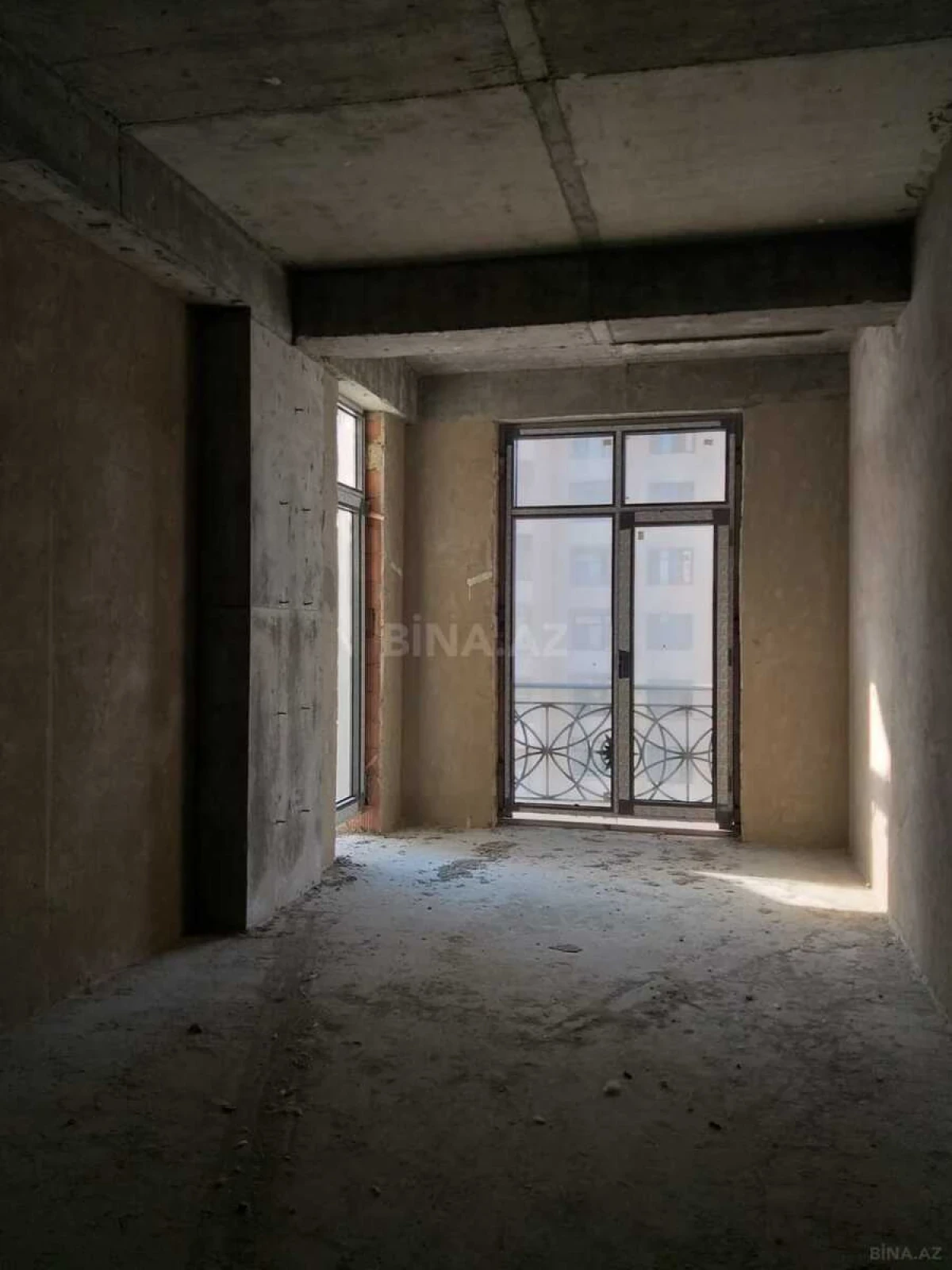 Satılır 3 otaqlı mənzil 145 m²