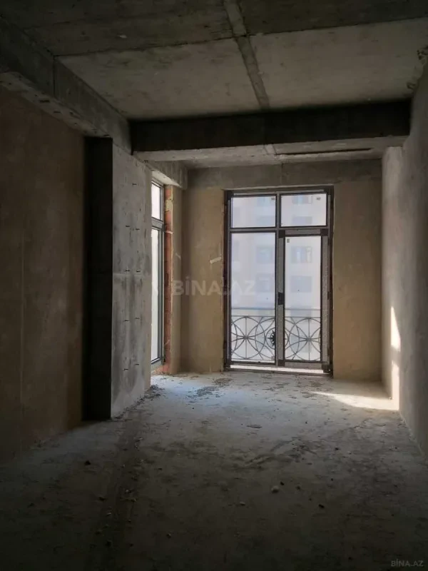 Satılır 3 otaqlı mənzil 145 m²