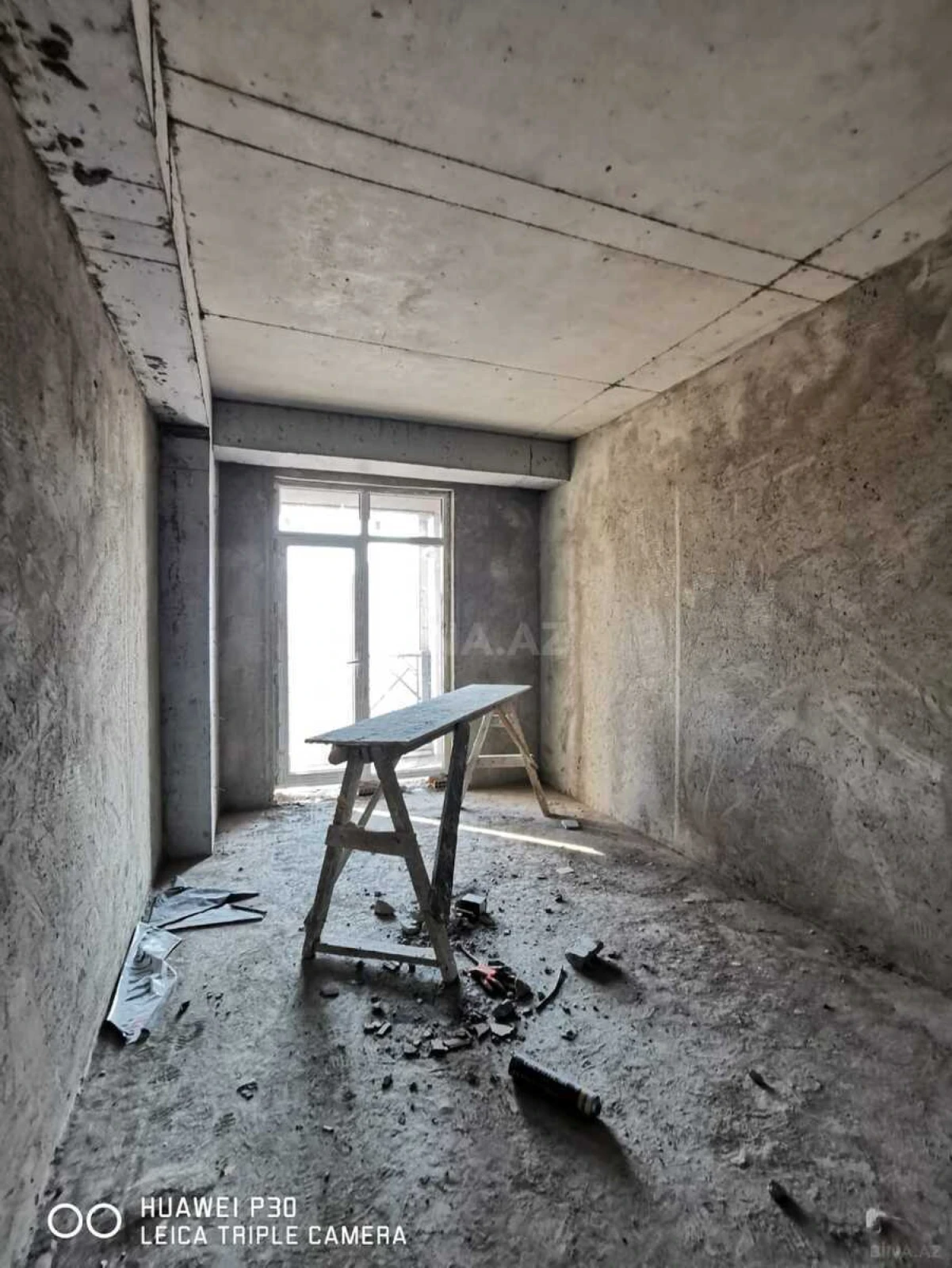 Satılır 3 otaqlı mənzil 145 m²