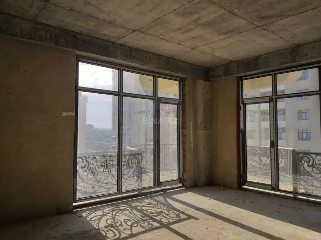 Satılır 3 otaqlı mənzil 145 m²