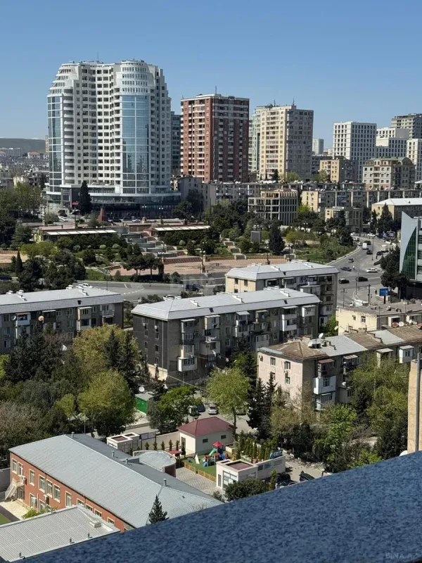 Satılır 4 otaqlı mənzil 199 m²
