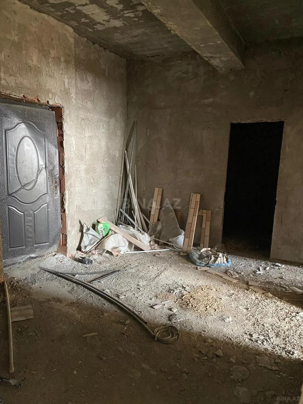 Satılır 4 otaqlı mənzil 199 m²