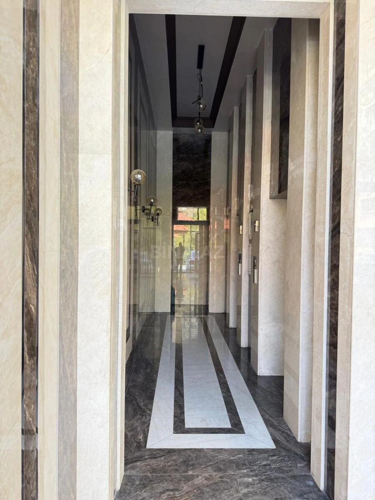 Satılır 4 otaqlı mənzil 199 m²