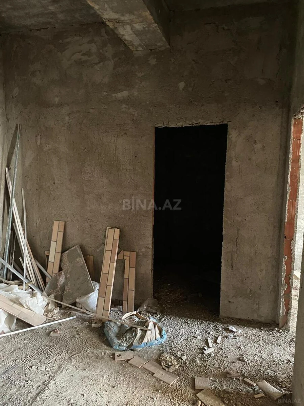 Satılır 4 otaqlı mənzil 199 m²