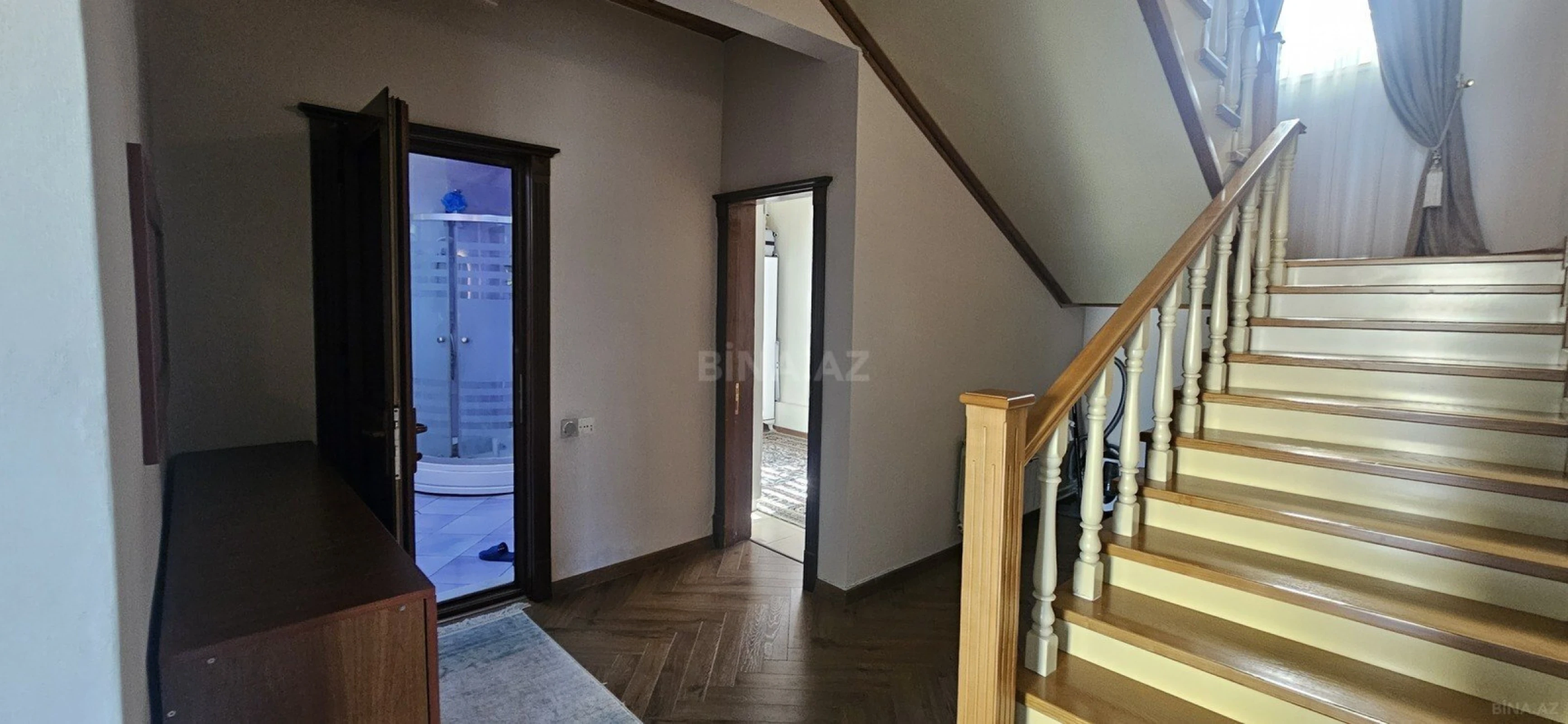 Satılır 7 otaqlı həyət evi 270 m²