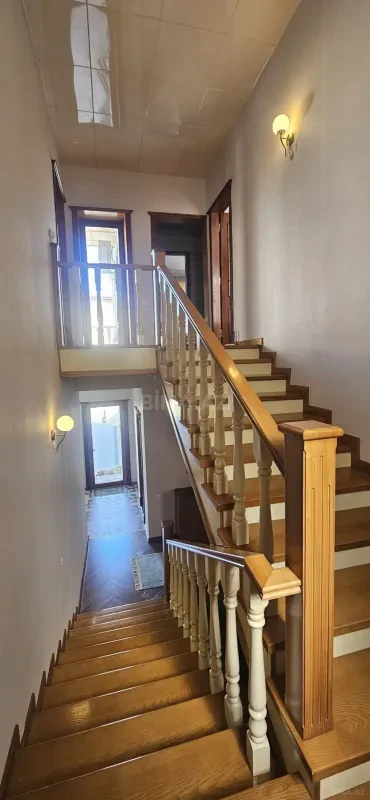 Satılır 7 otaqlı həyət evi 270 m²