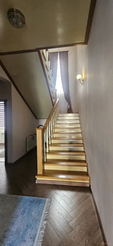 Satılır 7 otaqlı həyət evi 270 m²