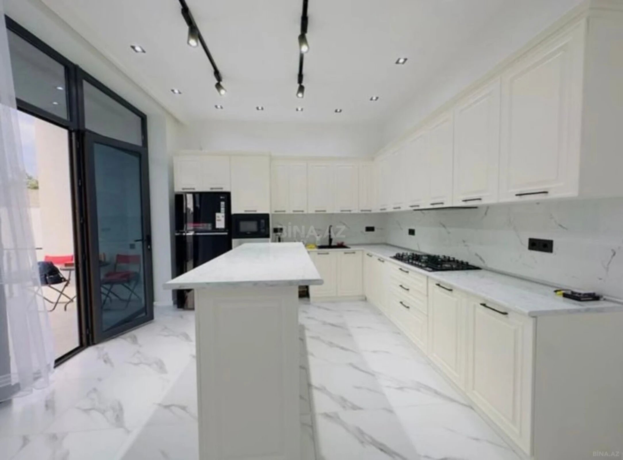 Kirayə verilir 5 otaqlı həyət evi 400 m²