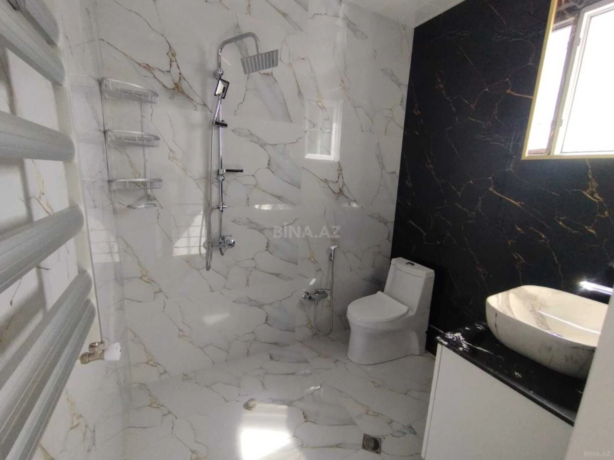 Satılır 5 otaqlı həyət evi 200 m²