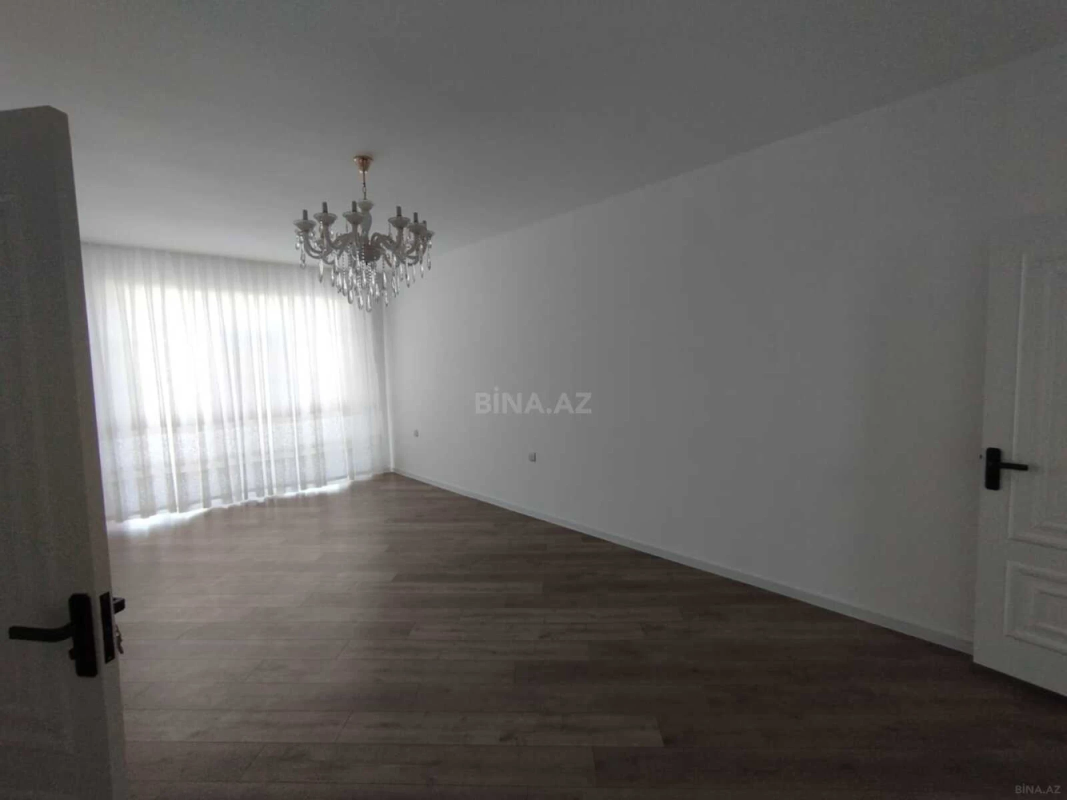 Satılır 5 otaqlı həyət evi 200 m²