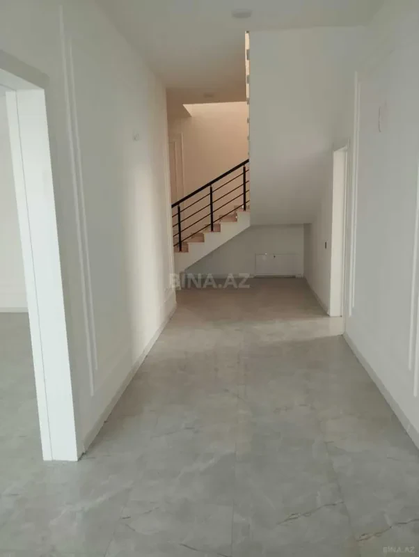 Satılır 5 otaqlı həyət evi 200 m²
