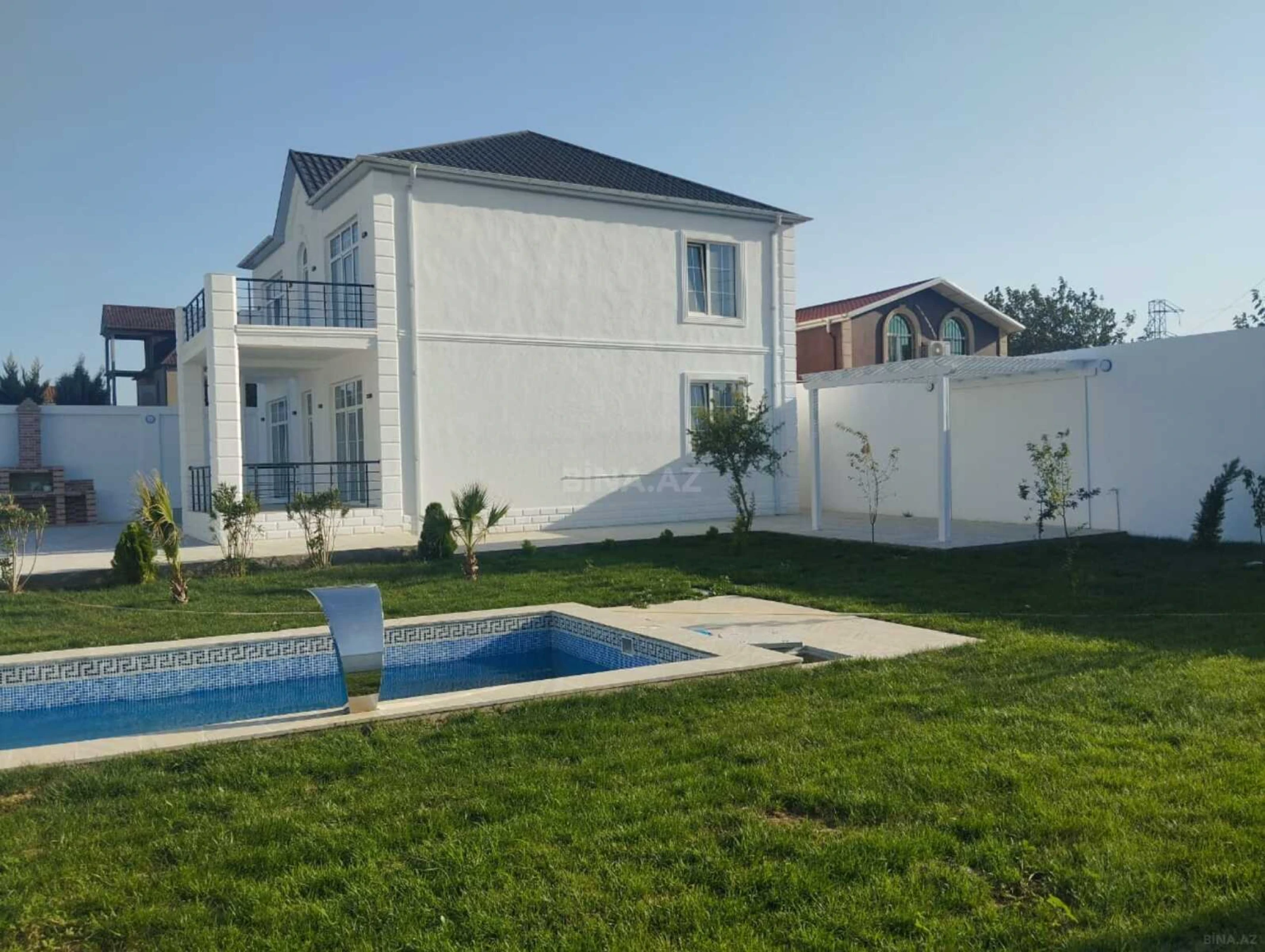 Satılır 5 otaqlı həyət evi 200 m²