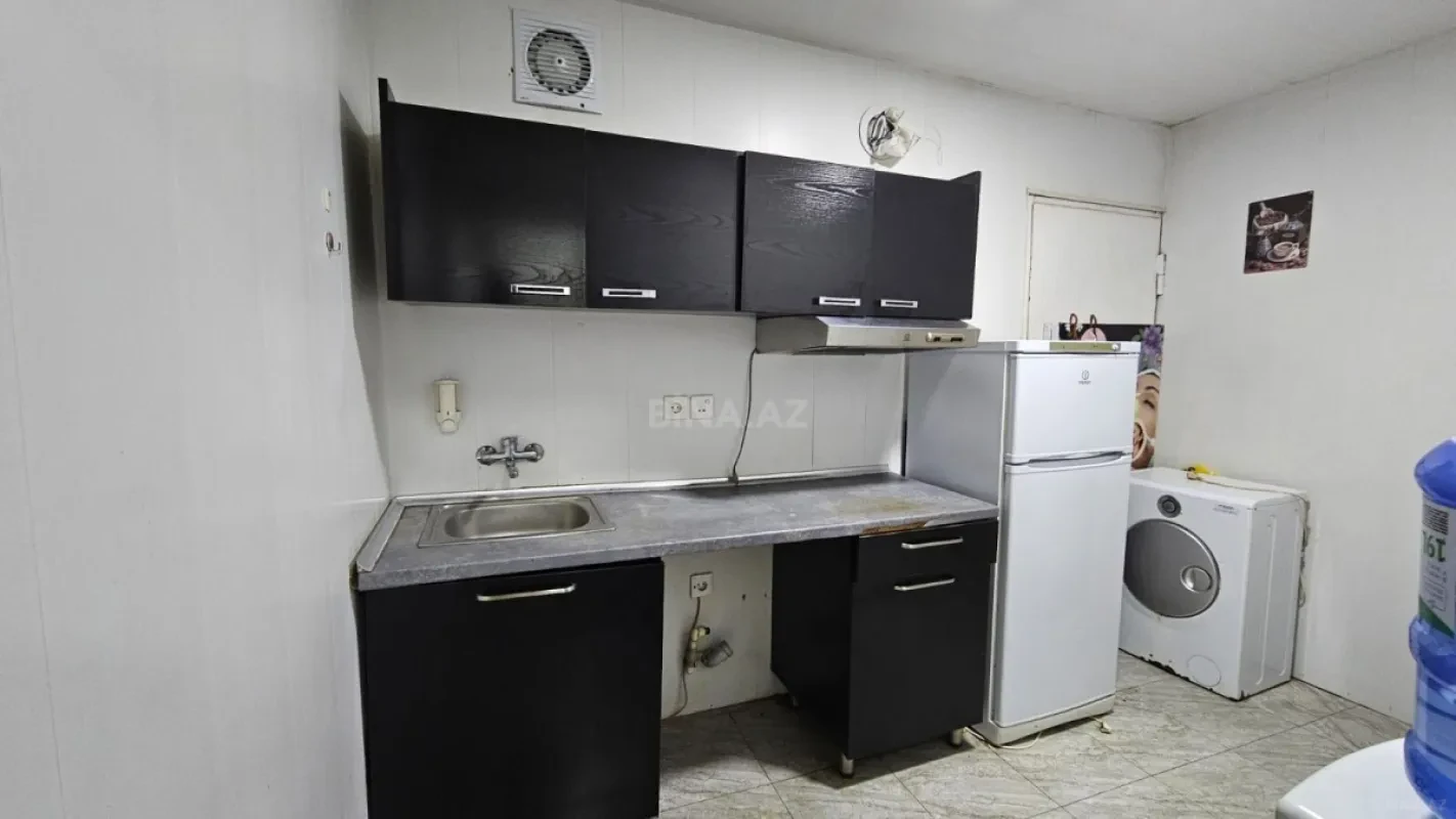 Kirayə verilir 4 otaqlı ofis 140 m²