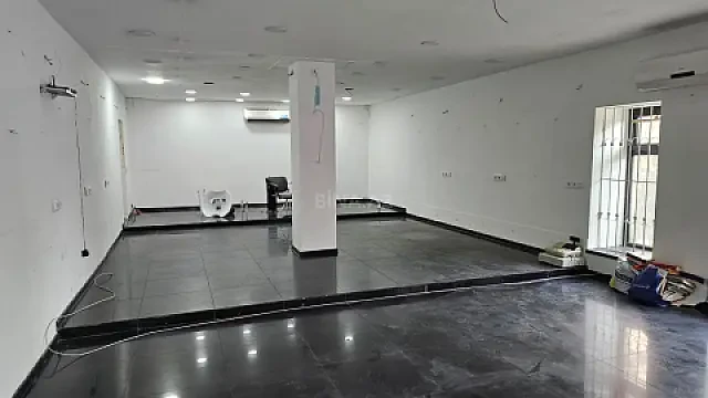 Kirayə verilir 4 otaqlı ofis 140 m²