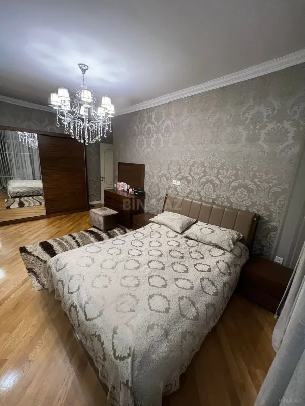 Satılır 3 otaqlı mənzil 134 m²
