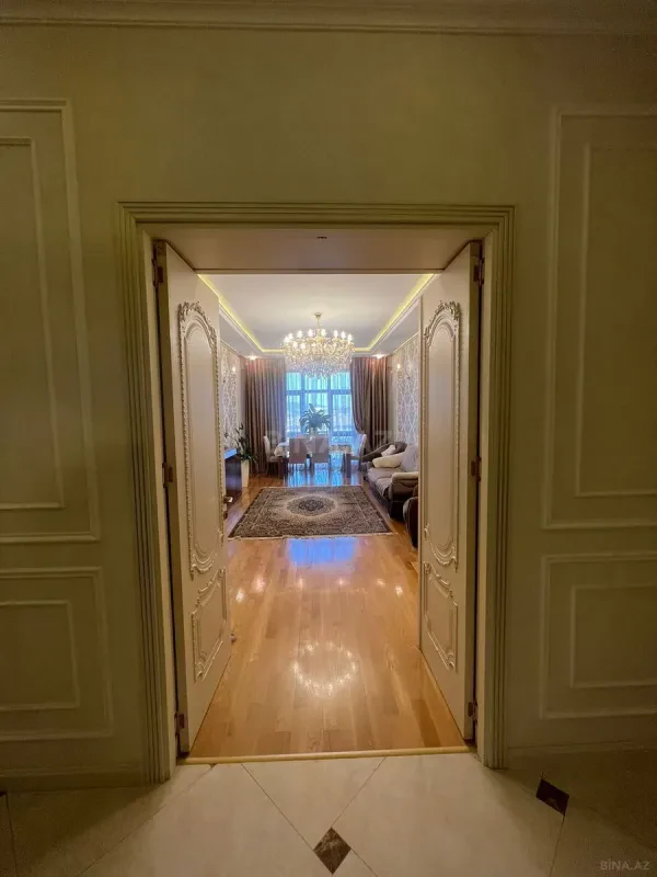 Satılır 3 otaqlı mənzil 134 m²