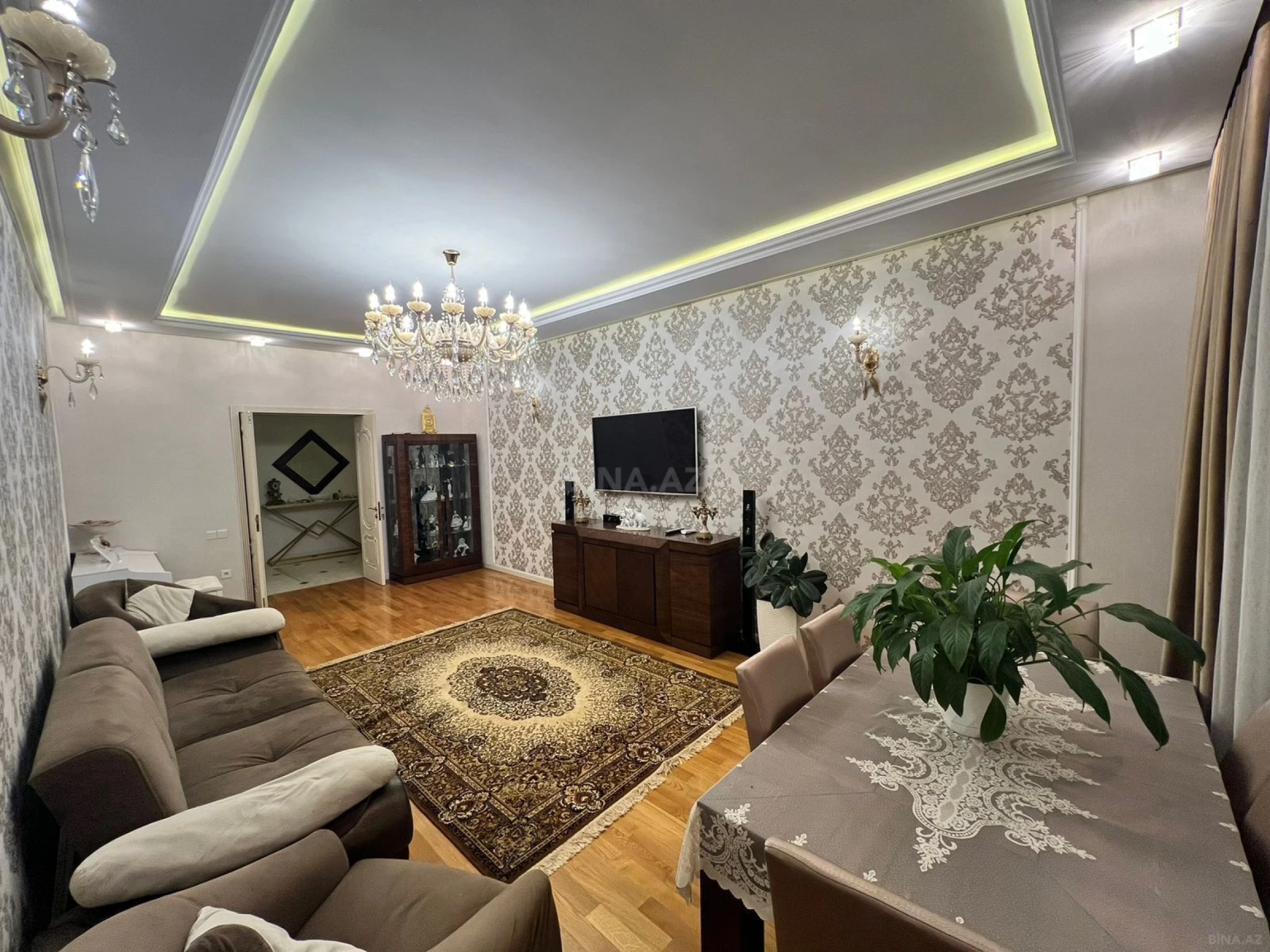 Satılır 3 otaqlı mənzil 134 m²