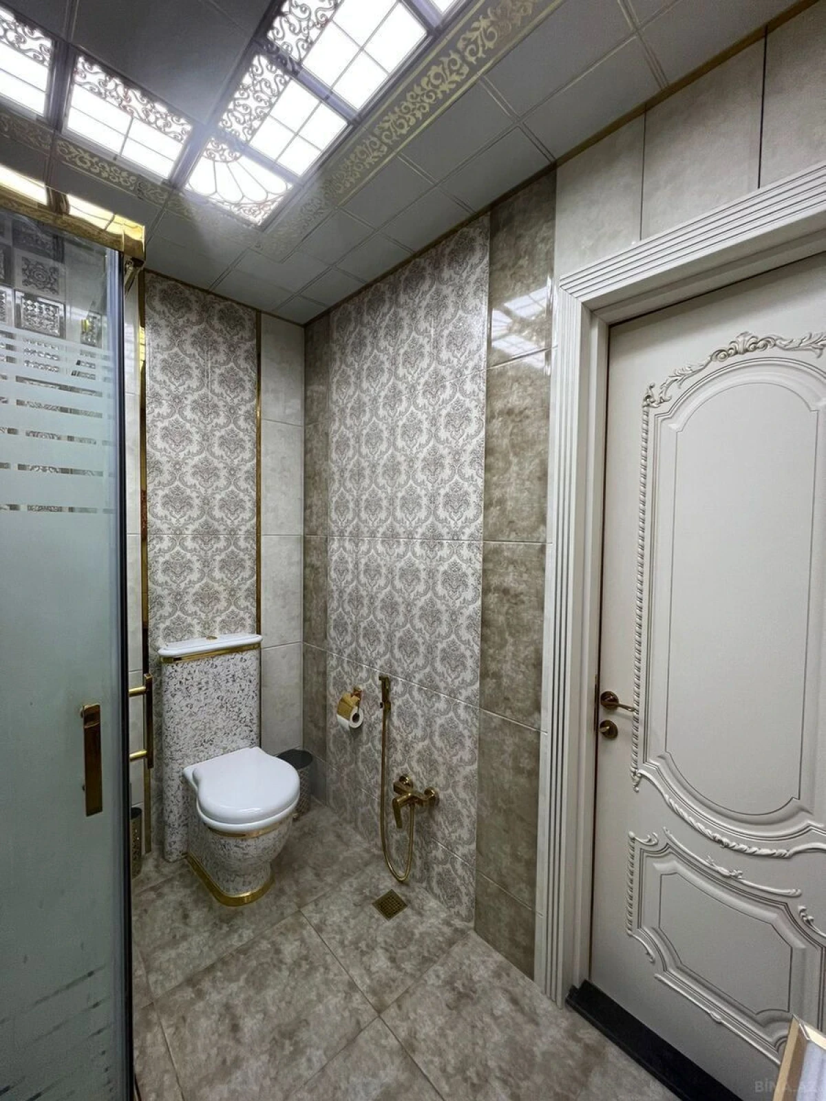 Satılır 3 otaqlı mənzil 134 m²