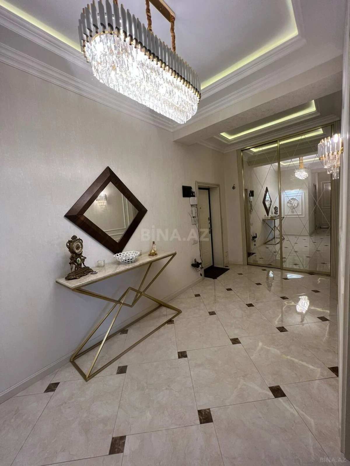 Satılır 3 otaqlı mənzil 134 m²