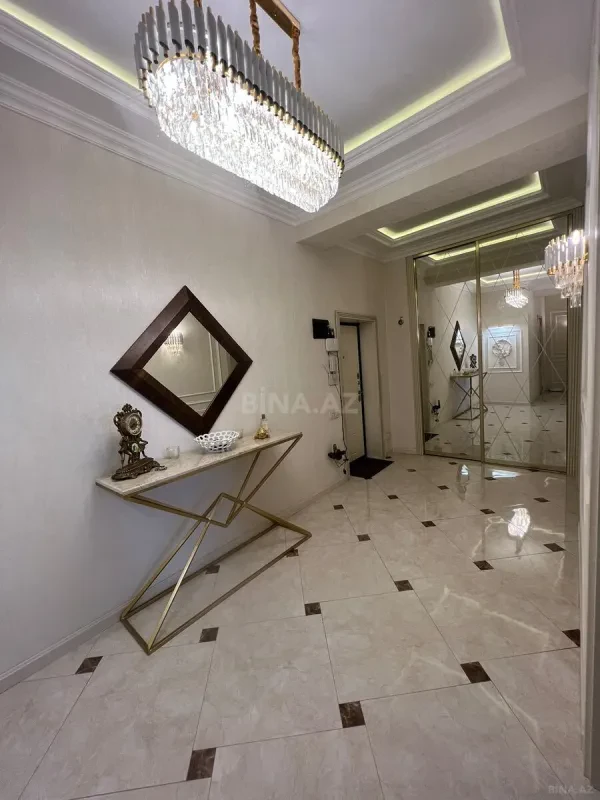 Satılır 3 otaqlı mənzil 134 m²