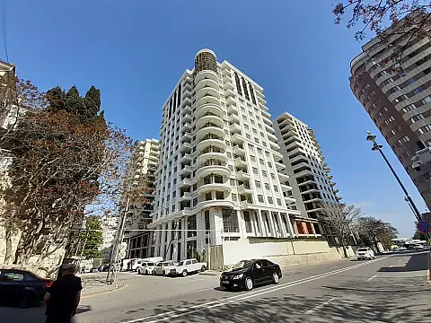 Satılır 3 otaqlı mənzil 144 m² — Bakı 3 otaq 144.00 m²