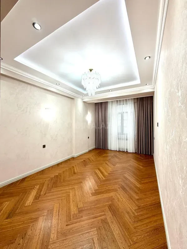Satılır 3 otaqlı mənzil 140 m²