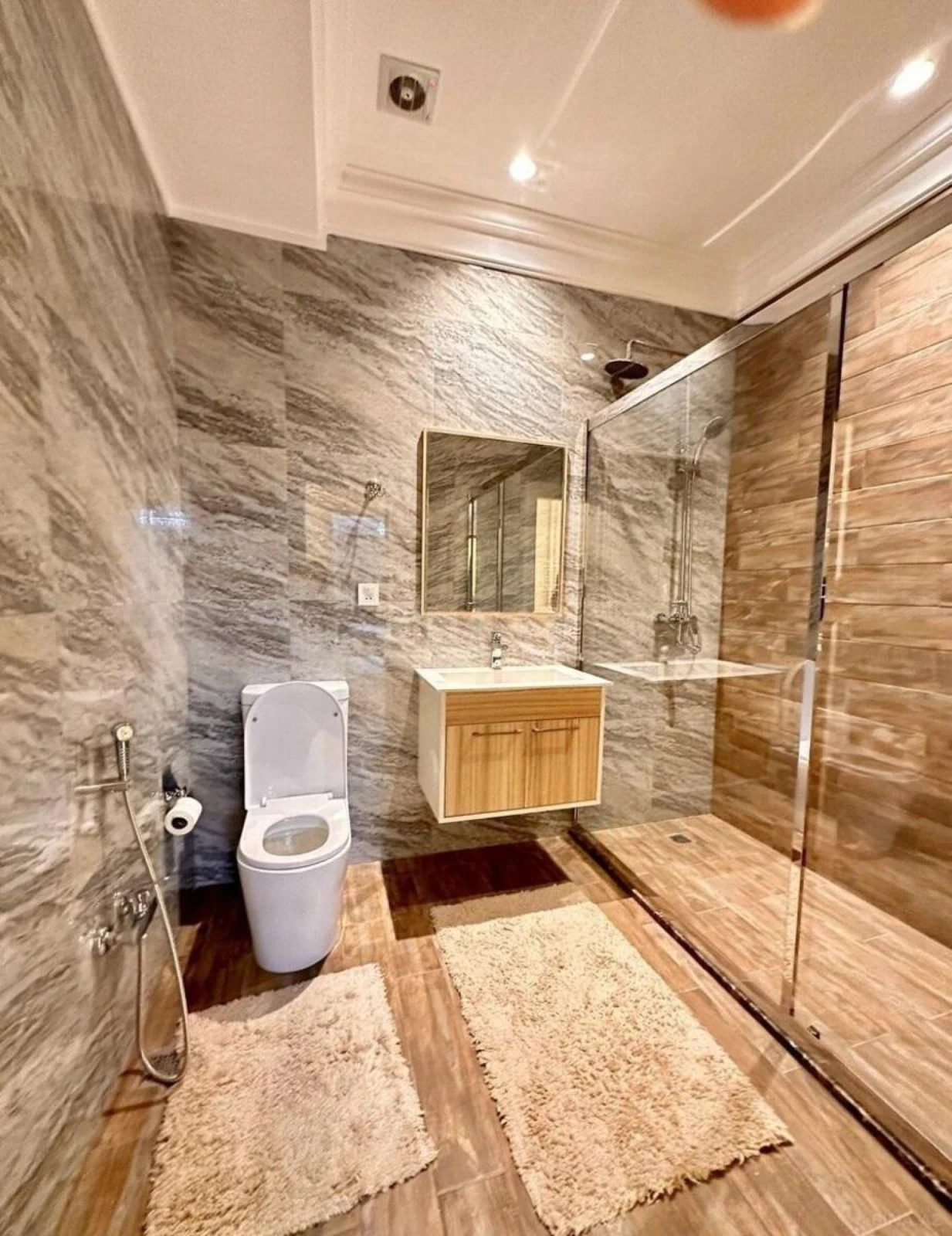 Satılır 2 otaqlı mənzil 111 m²