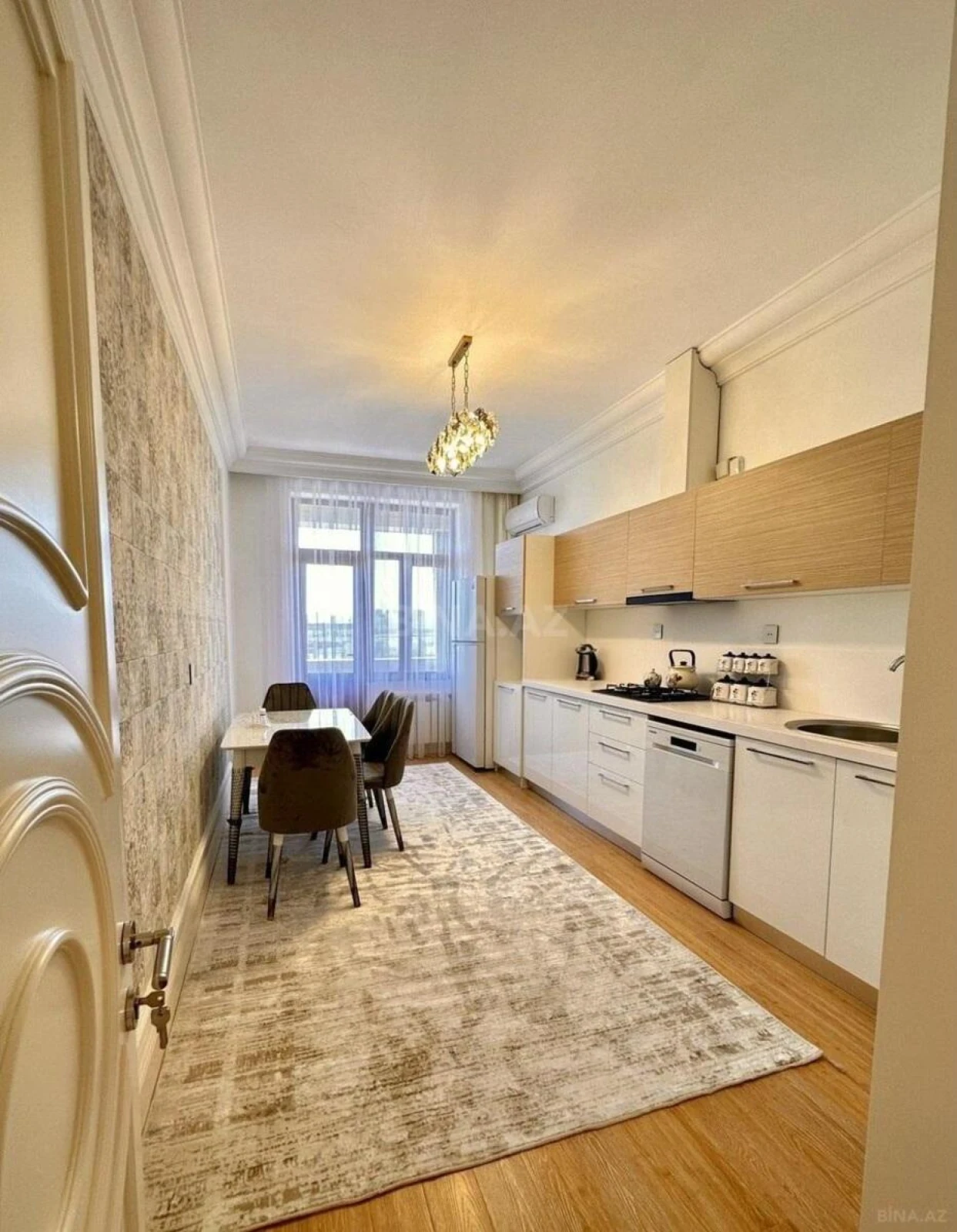Satılır 2 otaqlı mənzil 111 m²