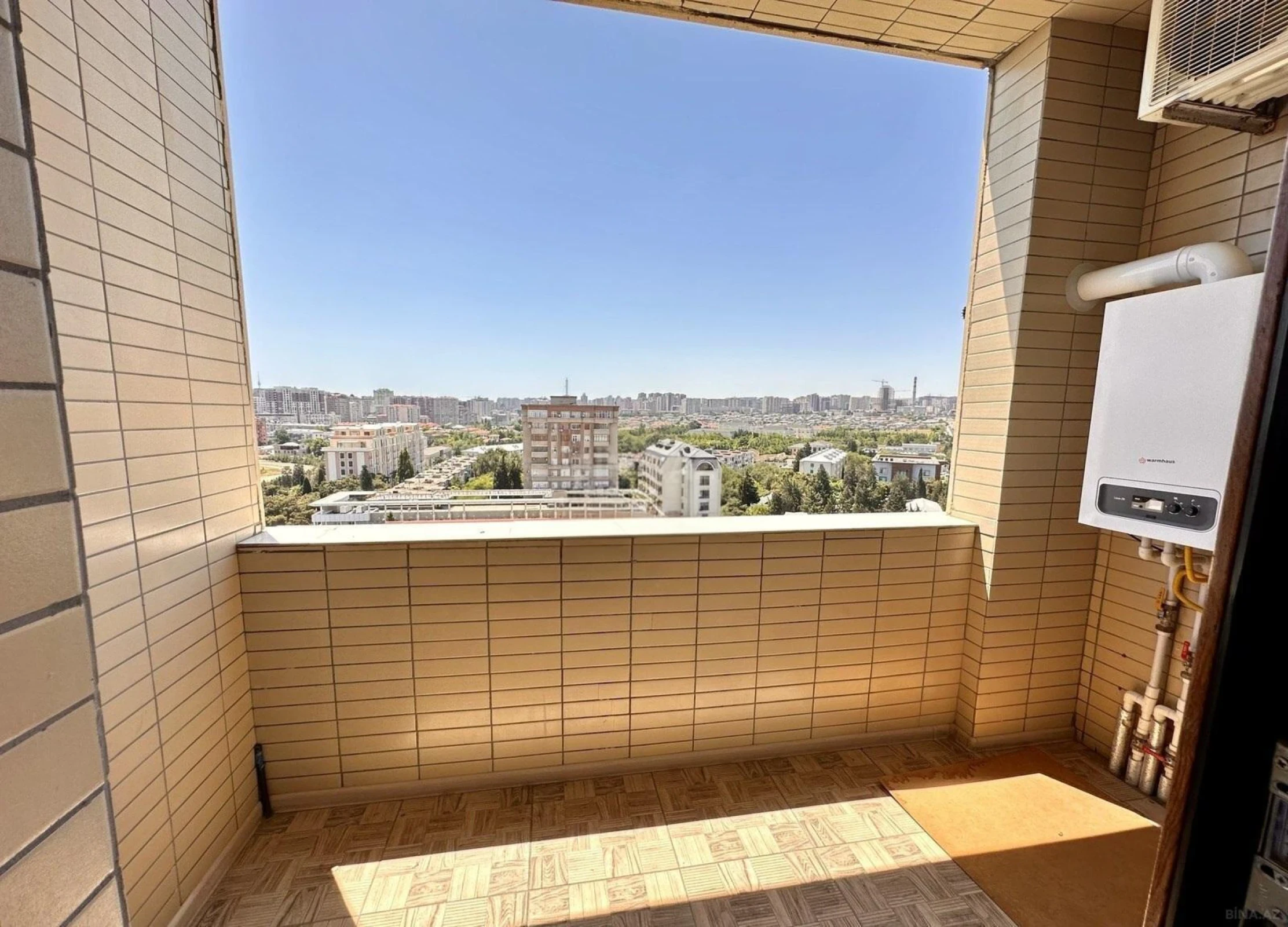 Satılır 2 otaqlı mənzil 111 m²