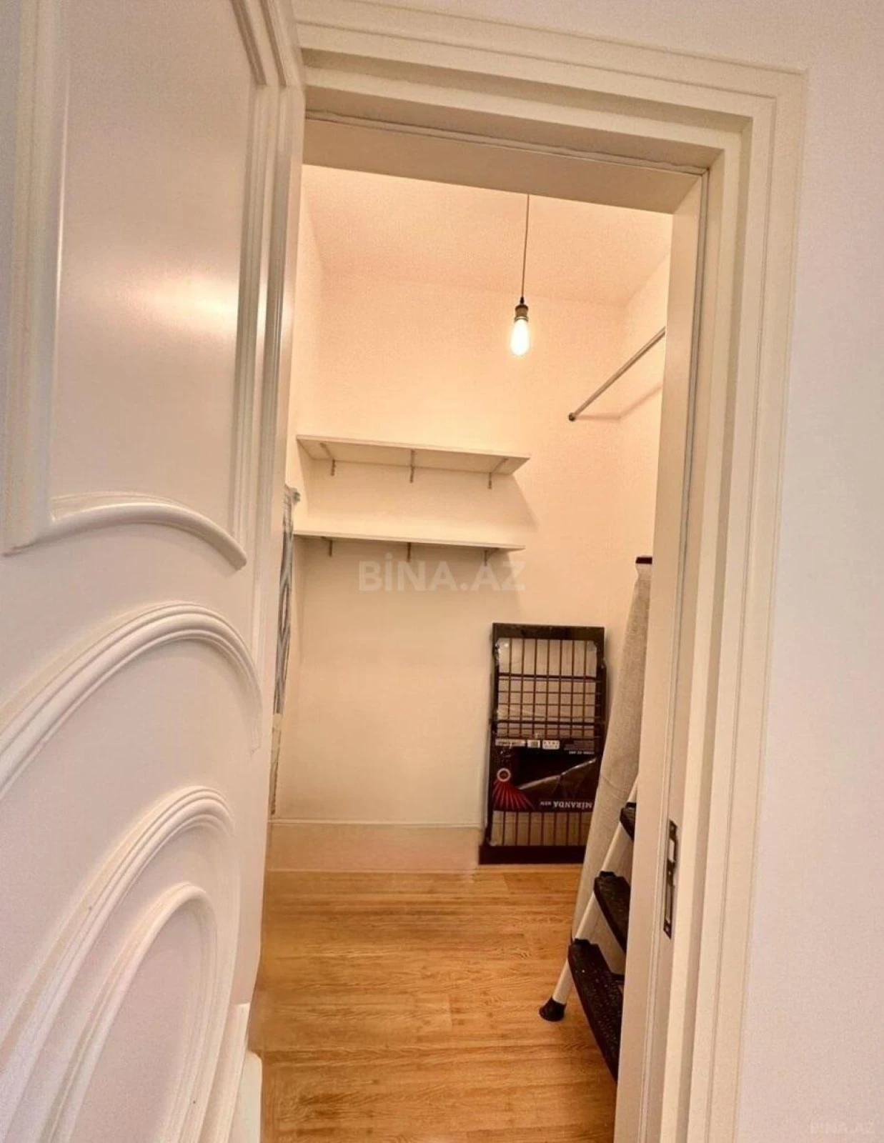 Satılır 2 otaqlı mənzil 111 m²