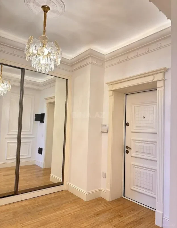 Satılır 2 otaqlı mənzil 111 m²