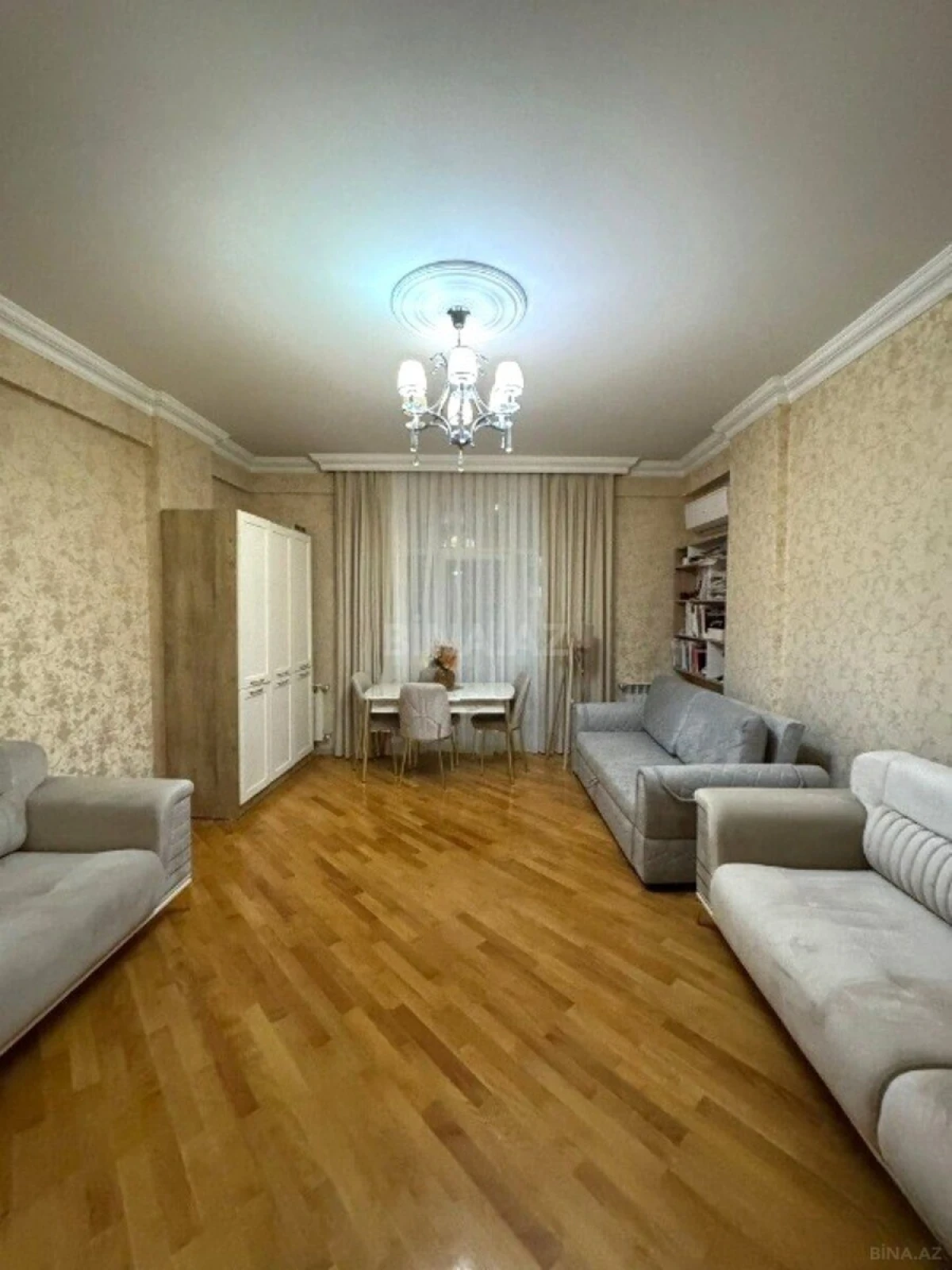 Satılır 2 otaqlı mənzil 82 m²