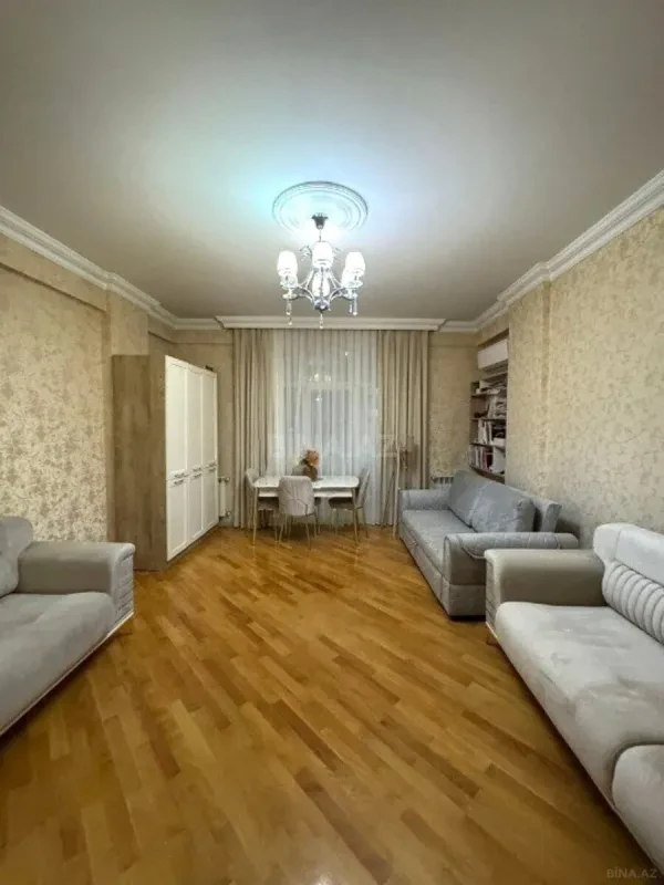 Satılır 2 otaqlı mənzil 82 m²