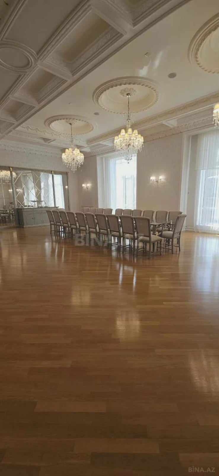 Satılır 14 otaqlı həyət evi 2000 m²