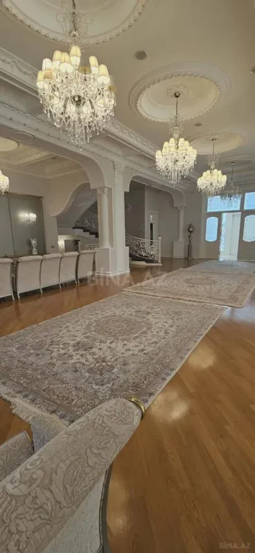 Satılır 14 otaqlı həyət evi 2000 m²