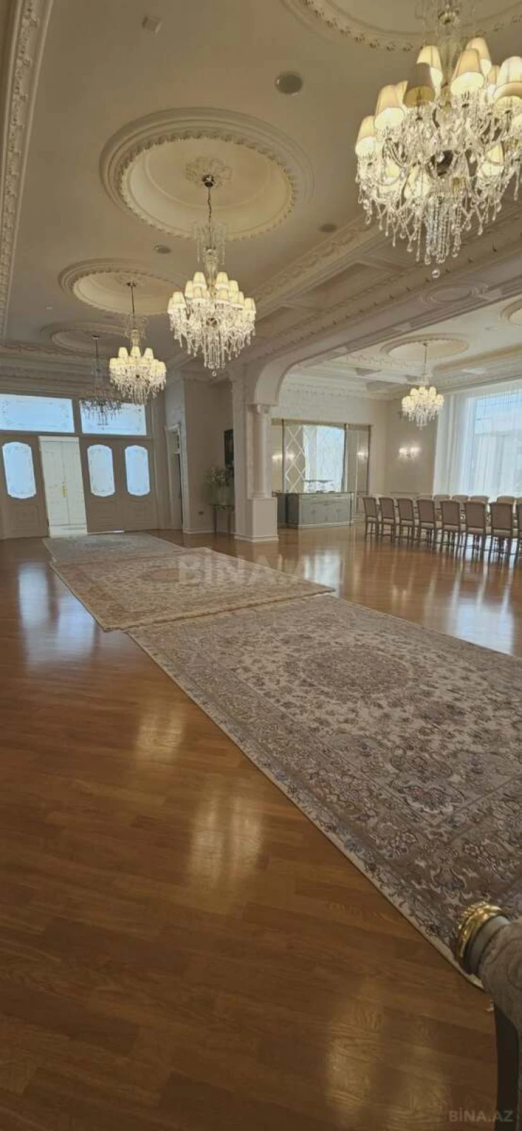 Satılır 14 otaqlı həyət evi 2000 m²