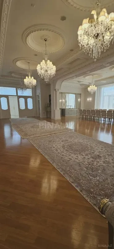 Satılır 14 otaqlı həyət evi 2000 m²