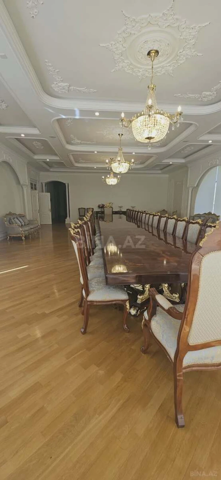 Satılır 14 otaqlı həyət evi 2000 m²