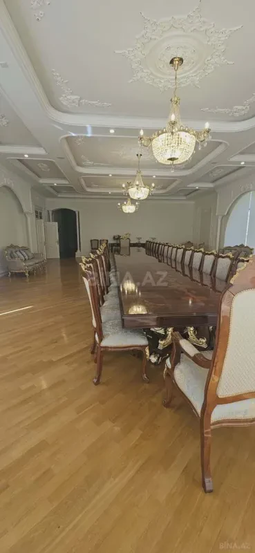 Satılır 14 otaqlı həyət evi 2000 m²