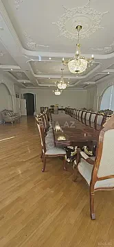 Satılır 14 otaqlı həyət evi 2000 m²