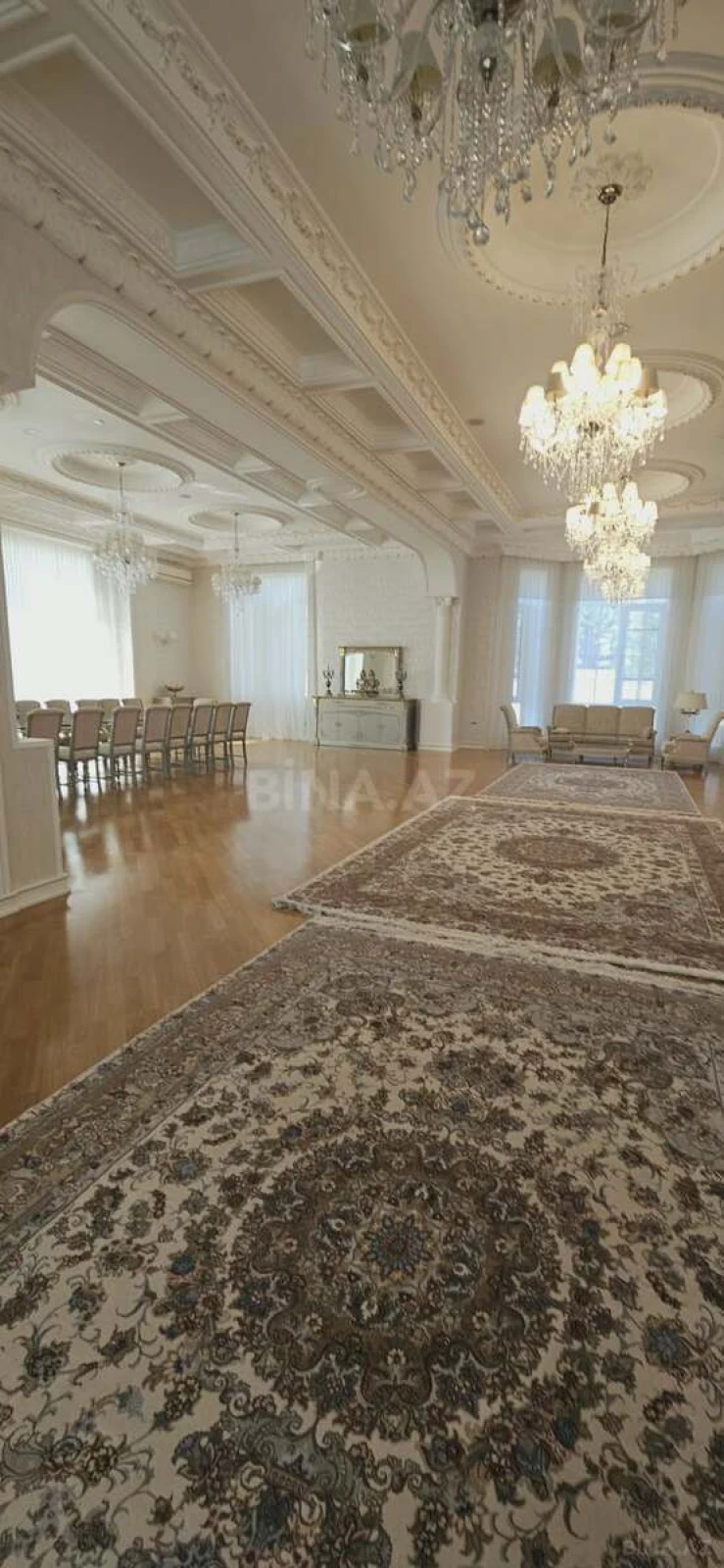 Satılır 14 otaqlı həyət evi 2000 m²