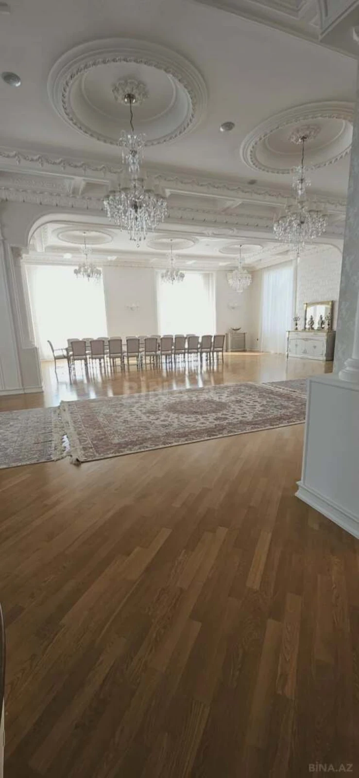 Satılır 14 otaqlı həyət evi 2000 m²