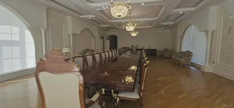 Satılır 14 otaqlı həyət evi 2000 m²