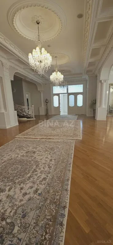 Satılır 14 otaqlı həyət evi 2000 m²
