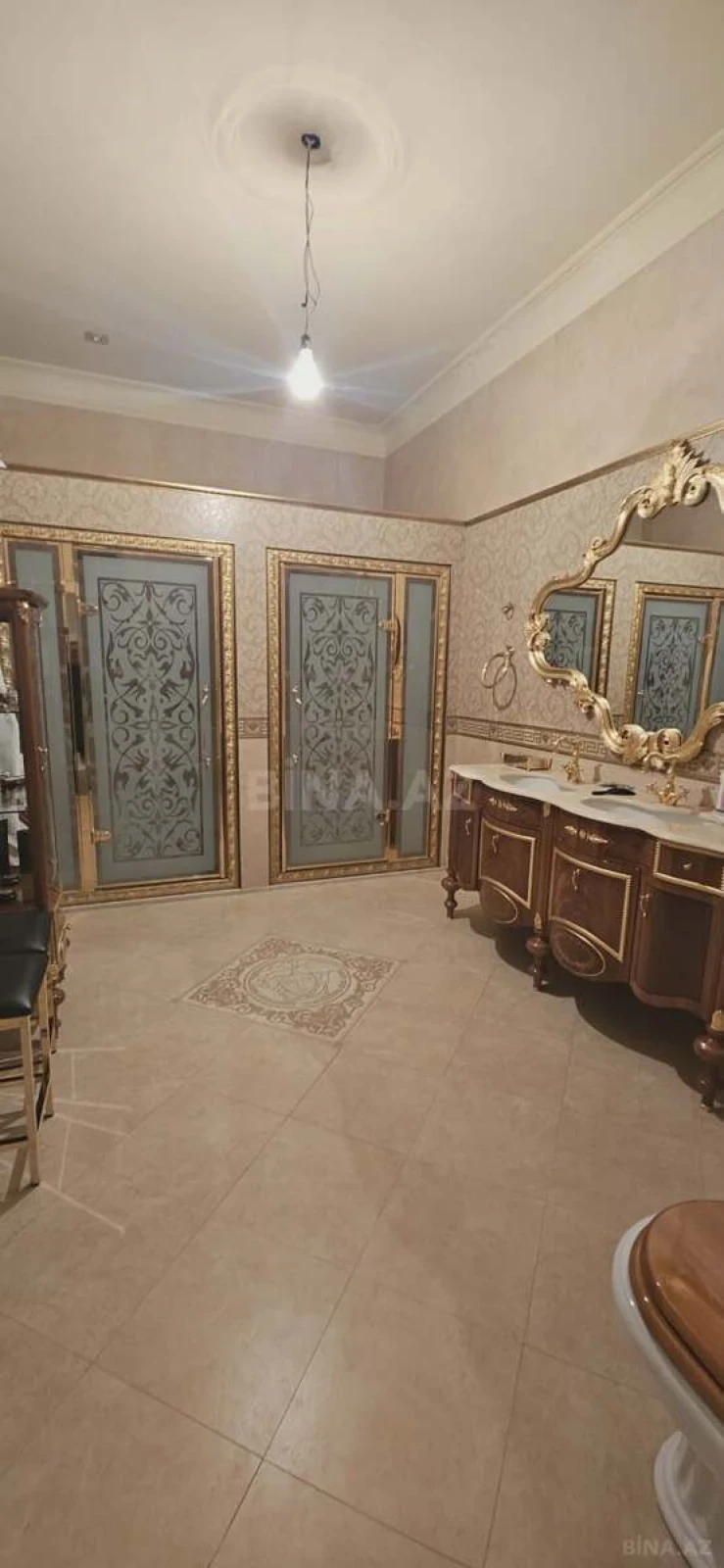 Satılır 14 otaqlı həyət evi 2000 m²