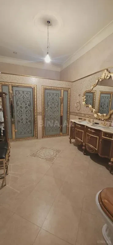 Satılır 14 otaqlı həyət evi 2000 m²