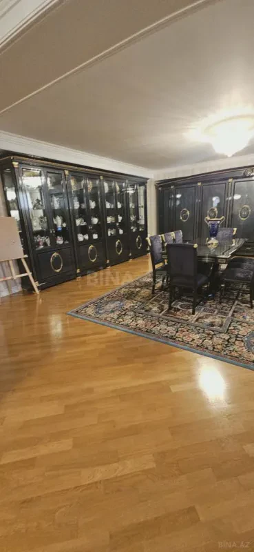Satılır 14 otaqlı həyət evi 2000 m²