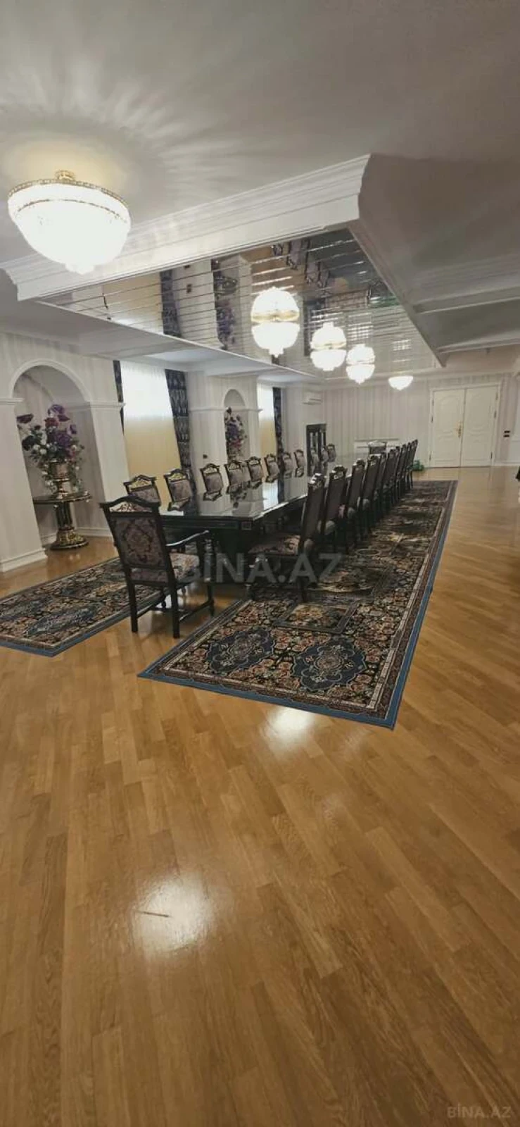 Satılır 14 otaqlı həyət evi 2000 m²